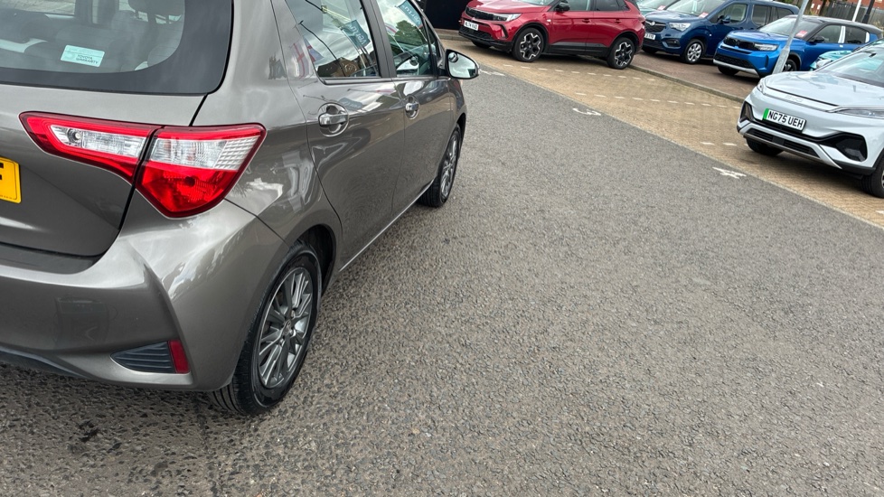 Toyota Yaris 1.5 VVT-i Icon 5dr Petrol Hatchback - Image 36