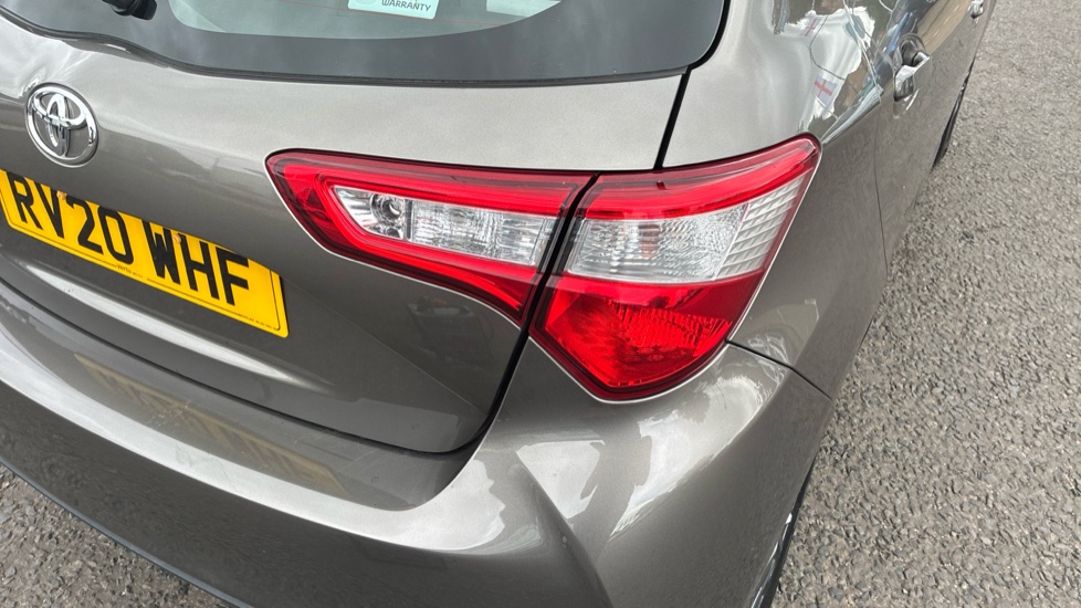 Toyota Yaris 1.5 VVT-i Icon 5dr Petrol Hatchback - Image 37