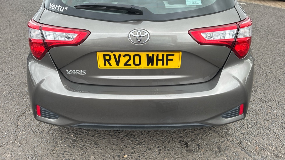 Toyota Yaris 1.5 VVT-i Icon 5dr Petrol Hatchback - Image 39