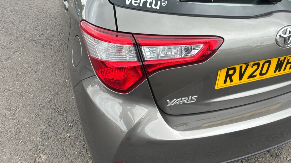 Toyota Yaris 1.5 VVT-i Icon 5dr Petrol Hatchback - Image 41