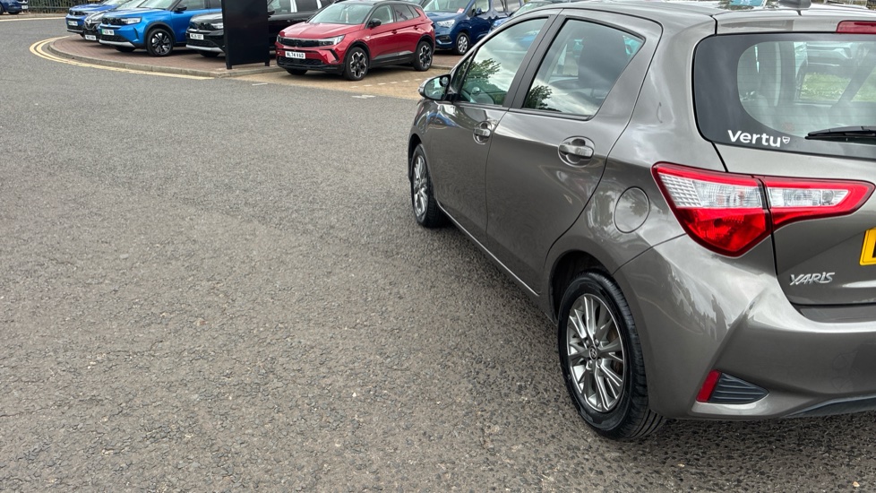 Toyota Yaris 1.5 VVT-i Icon 5dr Petrol Hatchback - Image 43
