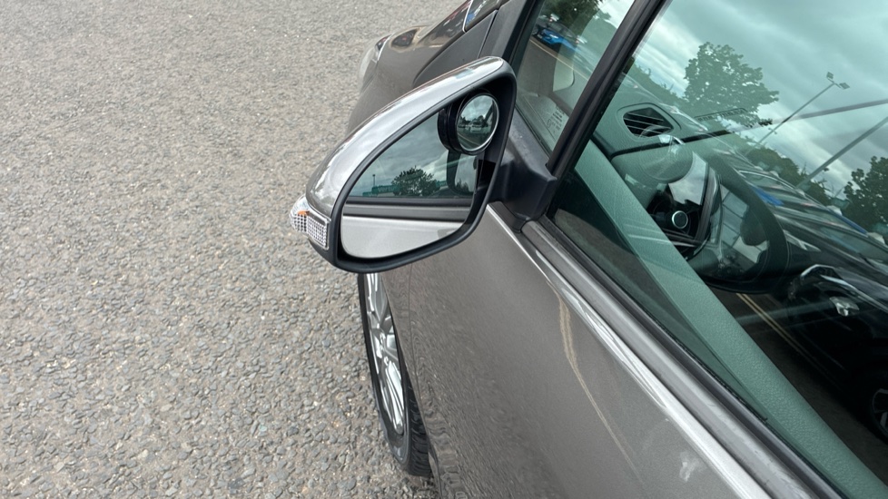 Toyota Yaris 1.5 VVT-i Icon 5dr Petrol Hatchback - Image 45