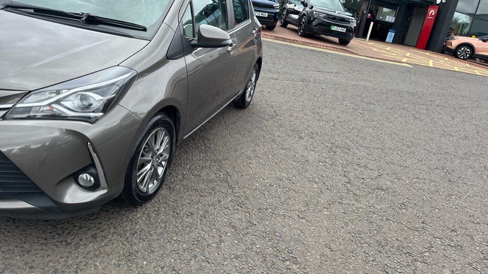 Toyota Yaris 1.5 VVT-i Icon 5dr Petrol Hatchback - Image 48