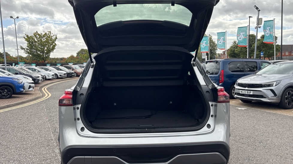 Nissan Qashqai 1.3 DiG-T MH N-Connecta 5dr Petrol Hatchback - Image 4