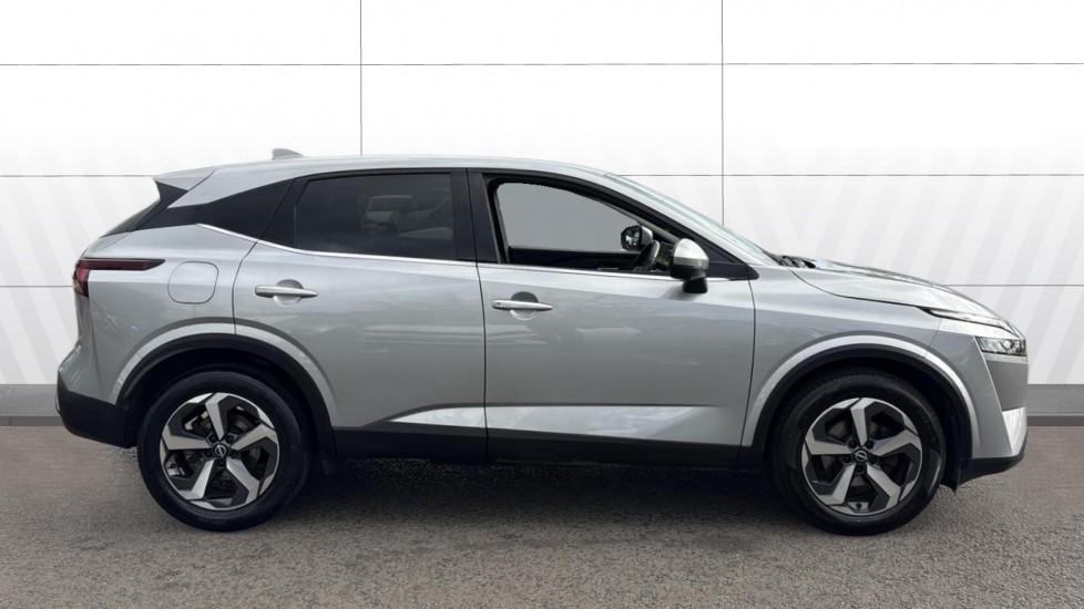 Nissan Qashqai 1.3 DiG-T MH N-Connecta 5dr Petrol Hatchback - Image 5