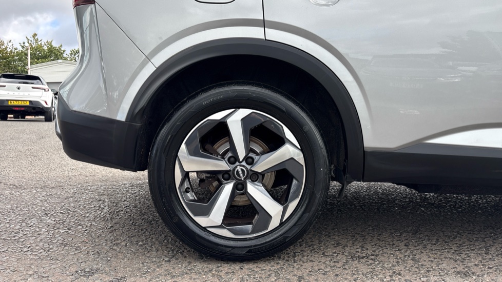 Nissan Qashqai 1.3 DiG-T MH N-Connecta 5dr Petrol Hatchback - Image 7