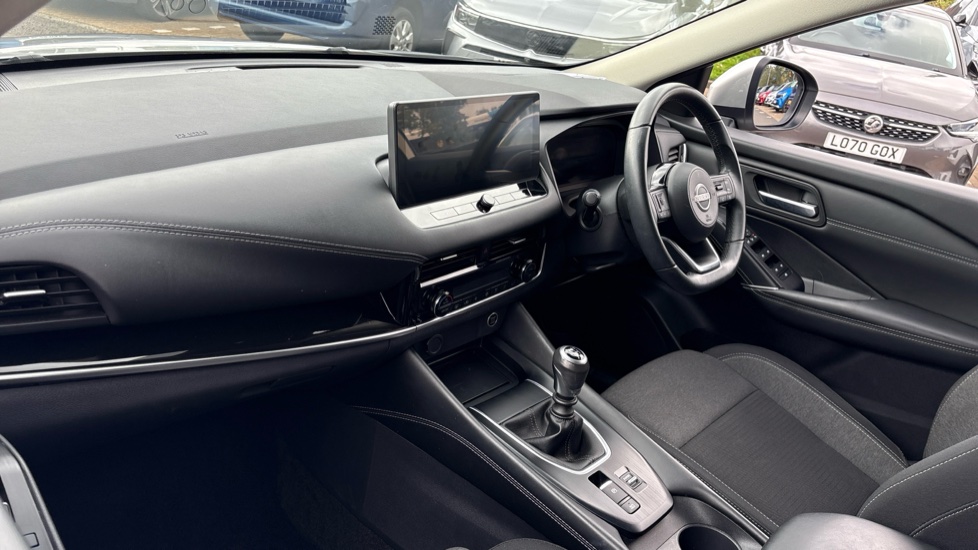 Nissan Qashqai 1.3 DiG-T MH N-Connecta 5dr Petrol Hatchback - Image 9