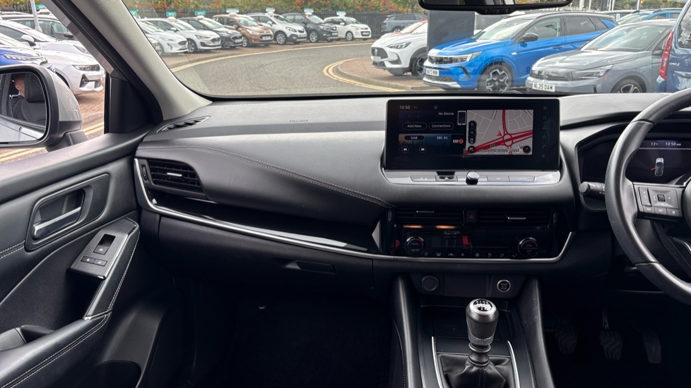 Nissan Qashqai 1.3 DiG-T MH N-Connecta 5dr Petrol Hatchback - Image 14