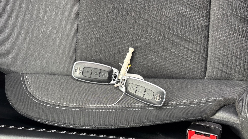 Nissan Qashqai 1.3 DiG-T MH N-Connecta 5dr Petrol Hatchback - Image 20