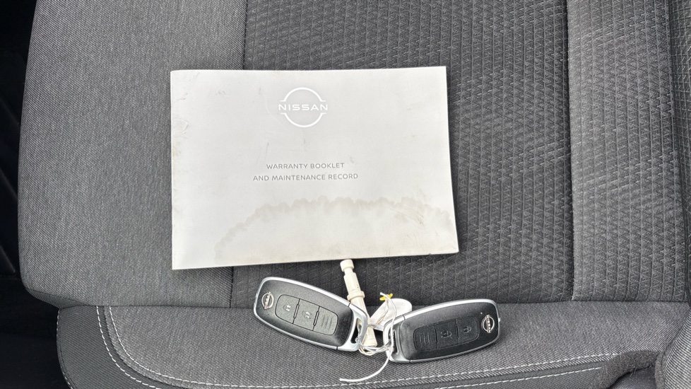 Nissan Qashqai 1.3 DiG-T MH N-Connecta 5dr Petrol Hatchback - Image 21