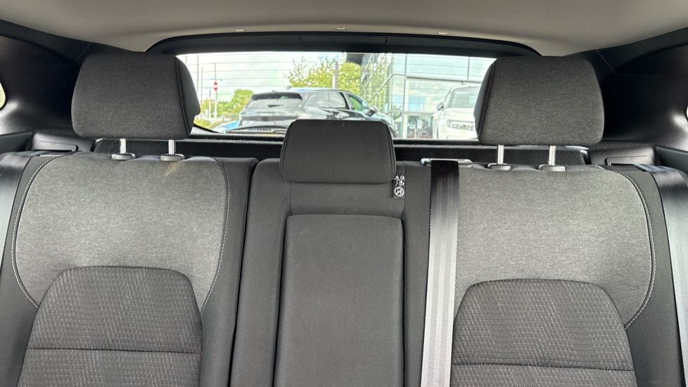 Nissan Qashqai 1.3 DiG-T MH N-Connecta 5dr Petrol Hatchback - Image 27