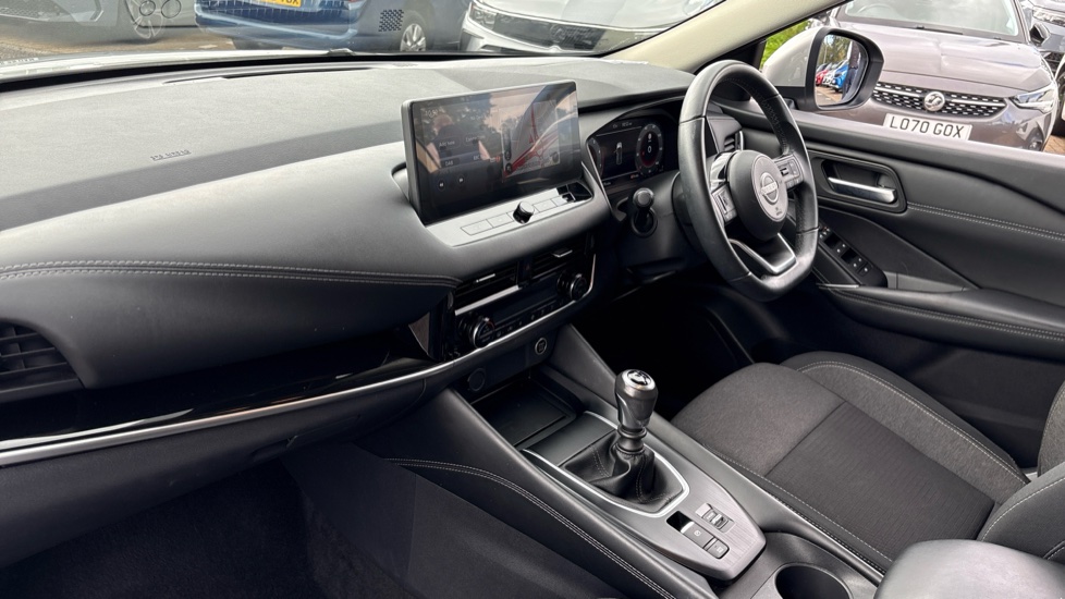 Nissan Qashqai 1.3 DiG-T MH N-Connecta 5dr Petrol Hatchback - Image 28