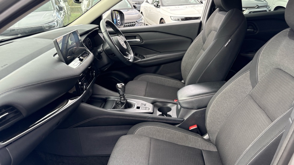 Nissan Qashqai 1.3 DiG-T MH N-Connecta 5dr Petrol Hatchback - Image 29