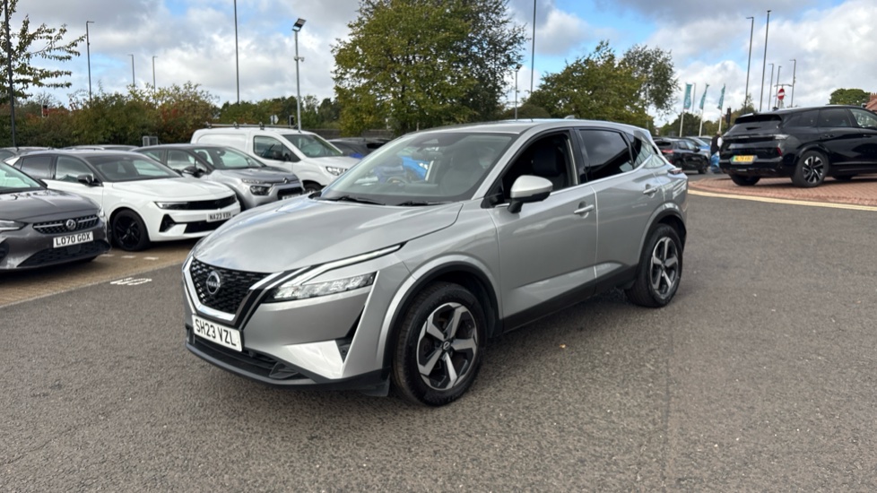 Nissan Qashqai 1.3 DiG-T MH N-Connecta 5dr Petrol Hatchback - Image 33