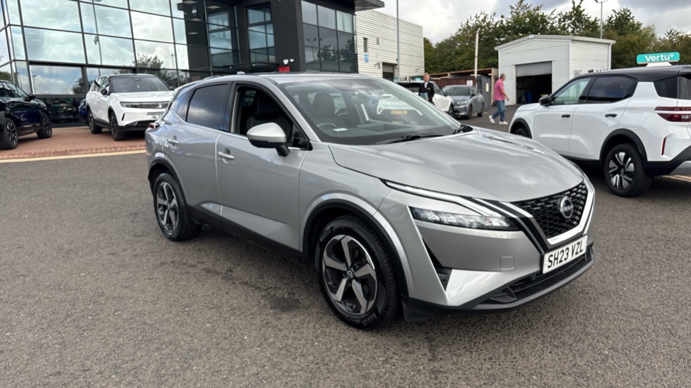 Nissan Qashqai 1.3 DiG-T MH N-Connecta 5dr Petrol Hatchback - Image 36