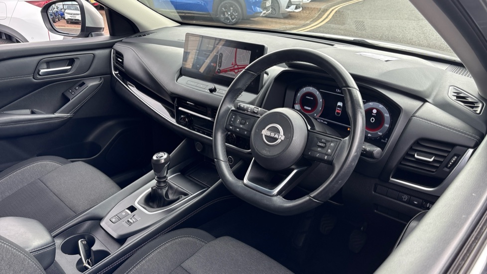 Nissan Qashqai 1.3 DiG-T MH N-Connecta 5dr Petrol Hatchback - Image 38