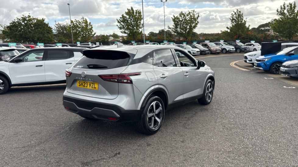Nissan Qashqai 1.3 DiG-T MH N-Connecta 5dr Petrol Hatchback - Image 39