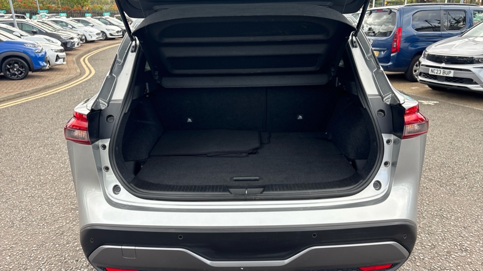 Nissan Qashqai 1.3 DiG-T MH N-Connecta 5dr Petrol Hatchback - Image 43