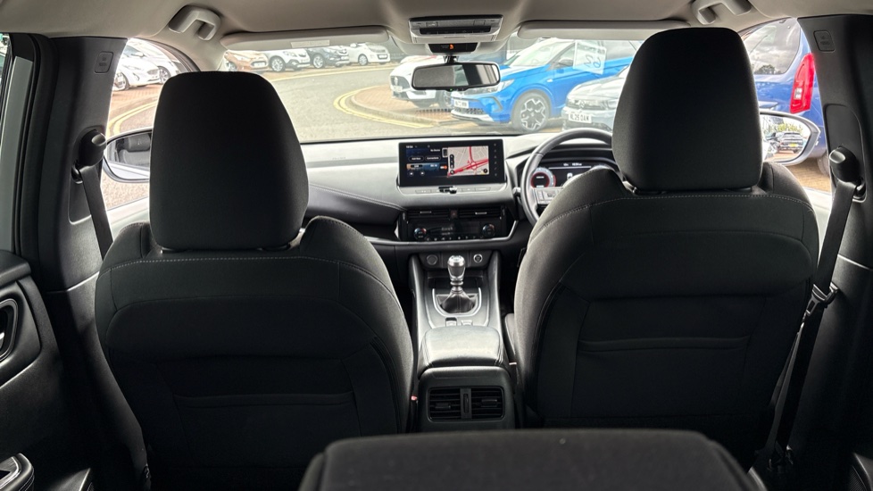 Nissan Qashqai 1.3 DiG-T MH N-Connecta 5dr Petrol Hatchback - Image 44