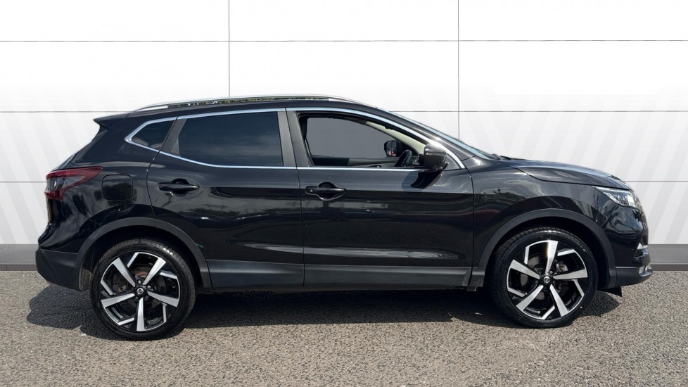 Nissan Qashqai 1.3 DiG-T N-Motion 5dr Petrol Hatchback - Image 5