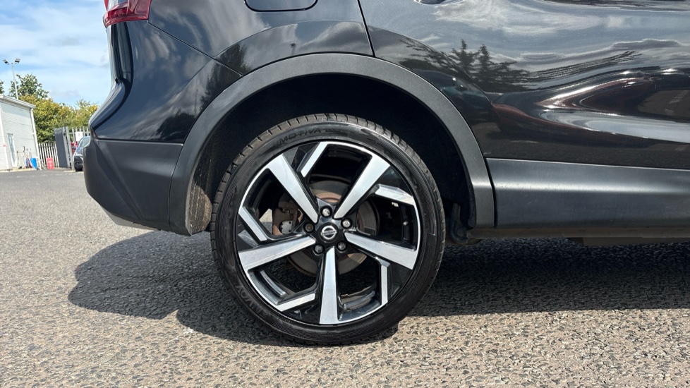 Nissan Qashqai 1.3 DiG-T N-Motion 5dr Petrol Hatchback - Image 7