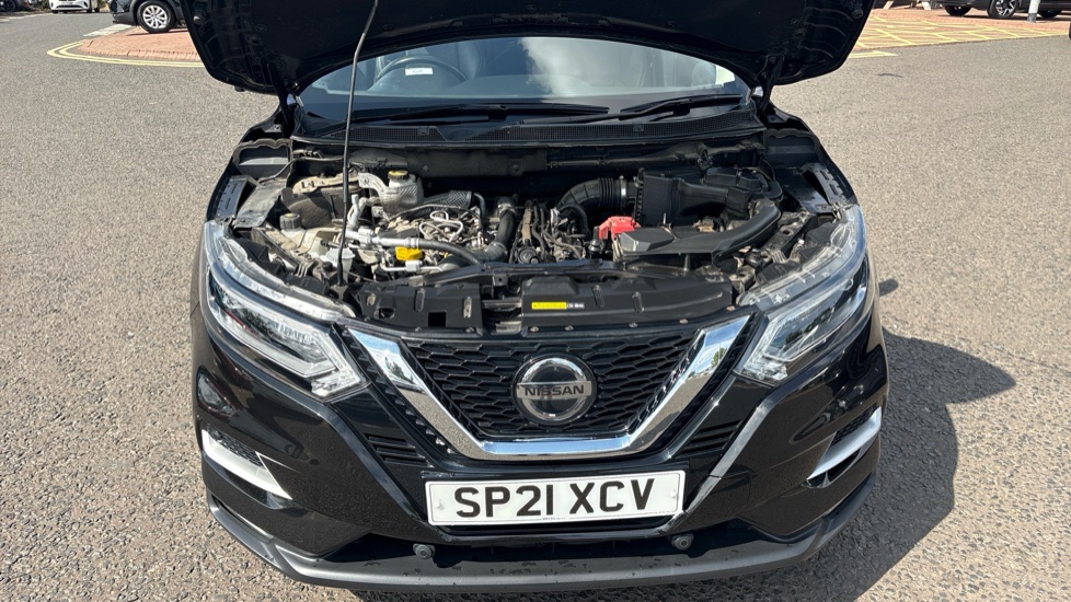 Nissan Qashqai 1.3 DiG-T N-Motion 5dr Petrol Hatchback - Image 8