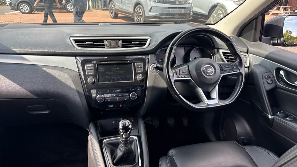 Nissan Qashqai 1.3 DiG-T N-Motion 5dr Petrol Hatchback - Image 10