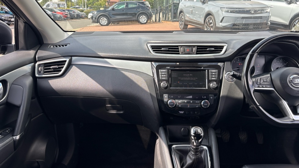 Nissan Qashqai 1.3 DiG-T N-Motion 5dr Petrol Hatchback - Image 14