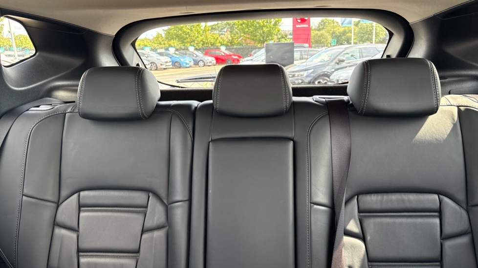 Nissan Qashqai 1.3 DiG-T N-Motion 5dr Petrol Hatchback - Image 15