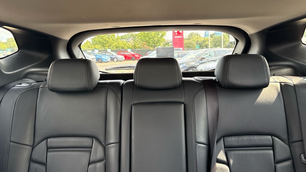 Nissan Qashqai 1.3 DiG-T N-Motion 5dr Petrol Hatchback - Image 27