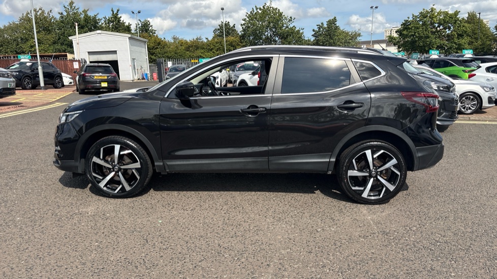 Nissan Qashqai 1.3 DiG-T N-Motion 5dr Petrol Hatchback - Image 31