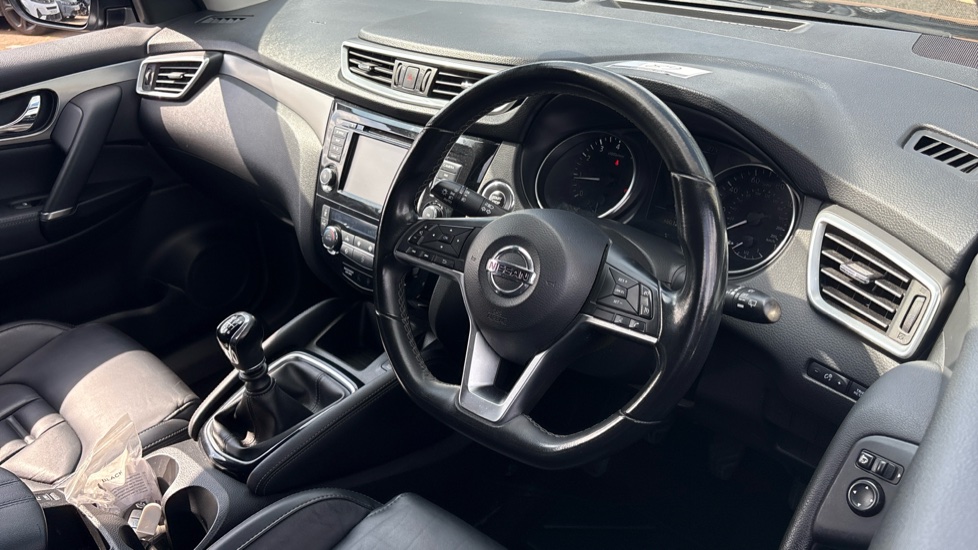 Nissan Qashqai 1.3 DiG-T N-Motion 5dr Petrol Hatchback - Image 38