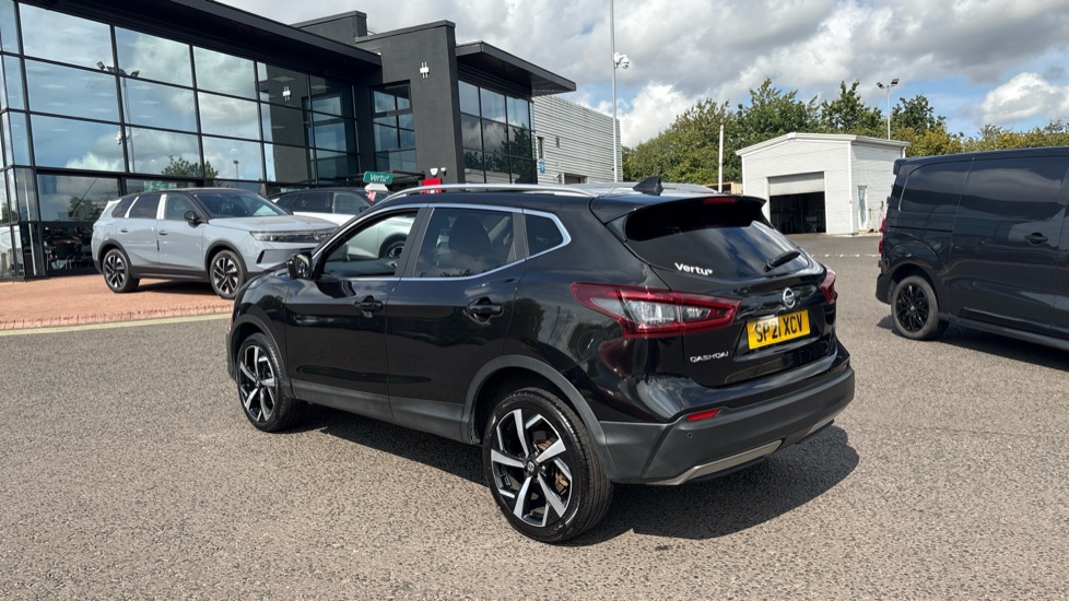 Nissan Qashqai 1.3 DiG-T N-Motion 5dr Petrol Hatchback - Image 44