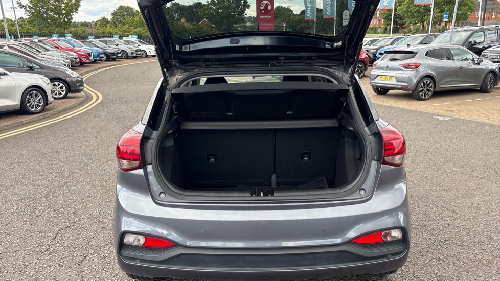 Hyundai i20 1.2 MPi Play 5dr Petrol Hatchback - Image 4
