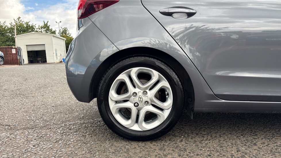 Hyundai i20 1.2 MPi Play 5dr Petrol Hatchback - Image 7