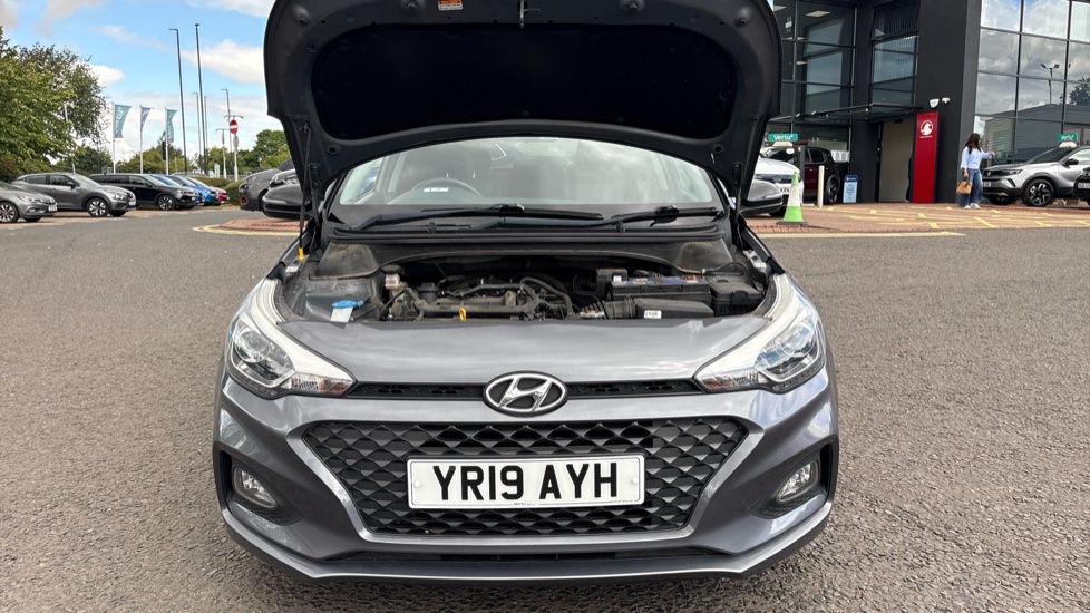 Hyundai i20 1.2 MPi Play 5dr Petrol Hatchback - Image 8