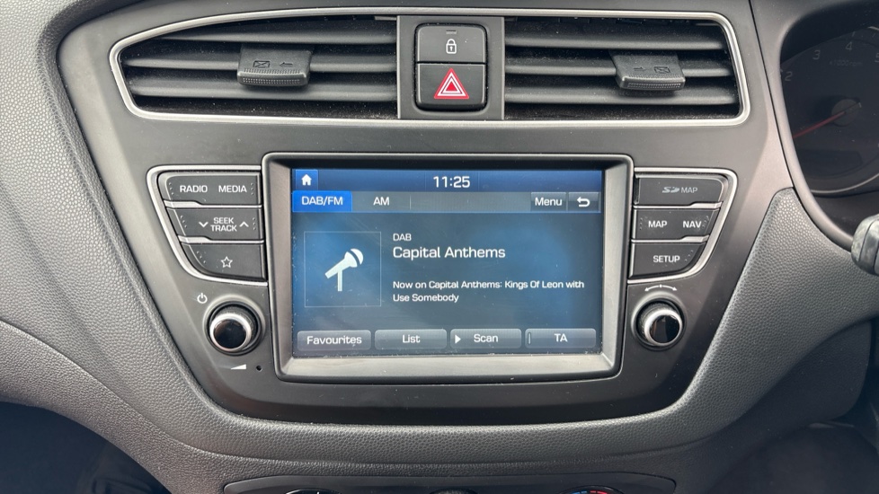 Hyundai i20 1.2 MPi Play 5dr Petrol Hatchback - Image 12