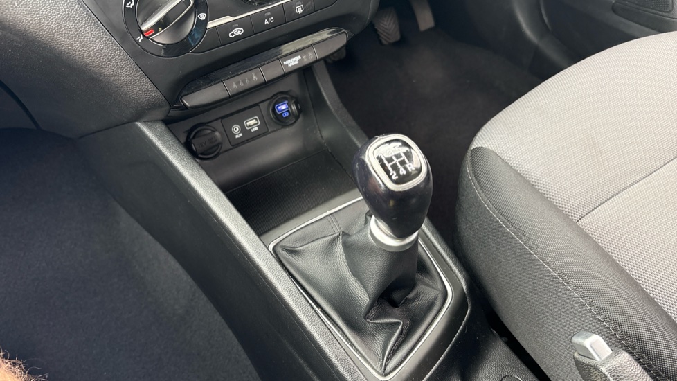 Hyundai i20 1.2 MPi Play 5dr Petrol Hatchback - Image 13