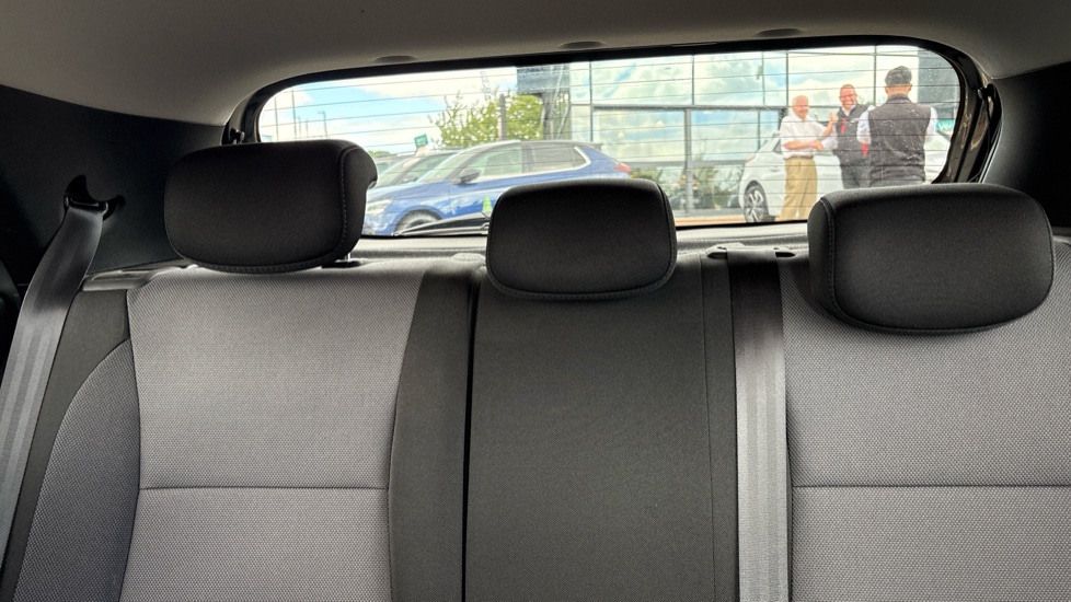 Hyundai i20 1.2 MPi Play 5dr Petrol Hatchback - Image 15
