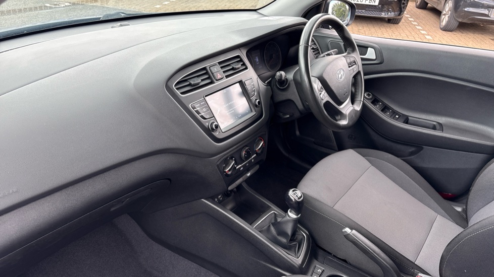Hyundai i20 1.2 MPi Play 5dr Petrol Hatchback - Image 27