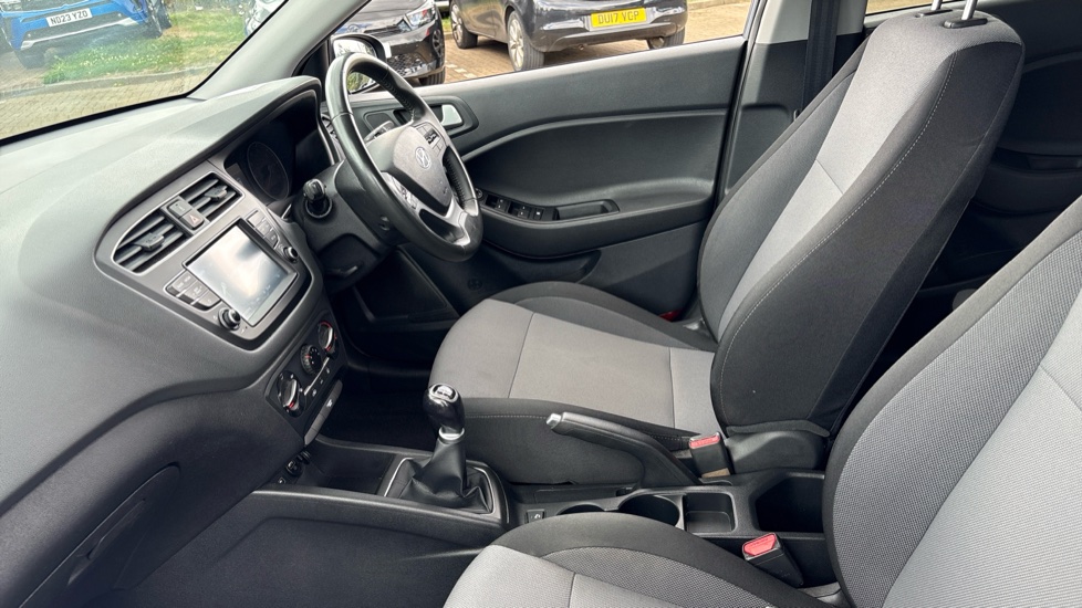 Hyundai i20 1.2 MPi Play 5dr Petrol Hatchback - Image 28