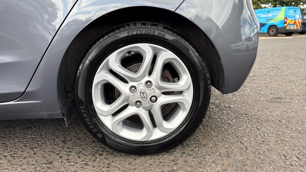 Hyundai i20 1.2 MPi Play 5dr Petrol Hatchback - Image 30