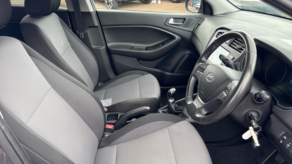 Hyundai i20 1.2 MPi Play 5dr Petrol Hatchback - Image 38