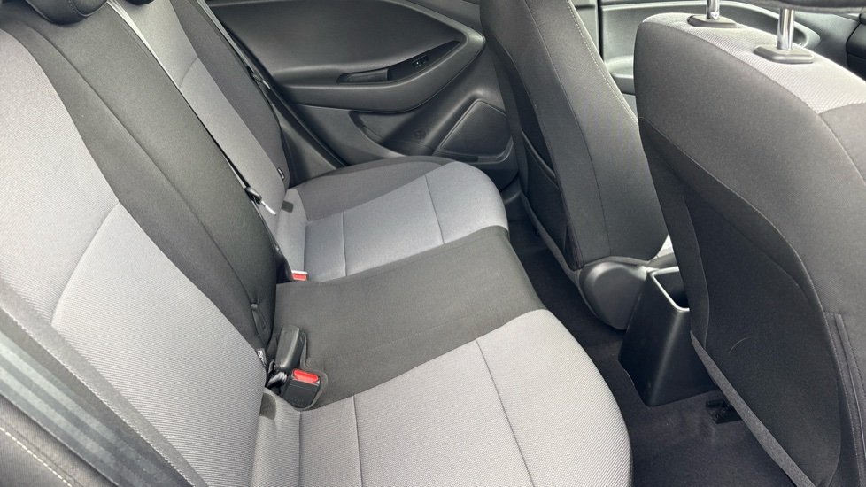 Hyundai i20 1.2 MPi Play 5dr Petrol Hatchback - Image 39