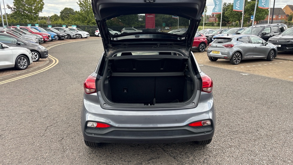 Hyundai i20 1.2 MPi Play 5dr Petrol Hatchback - Image 44