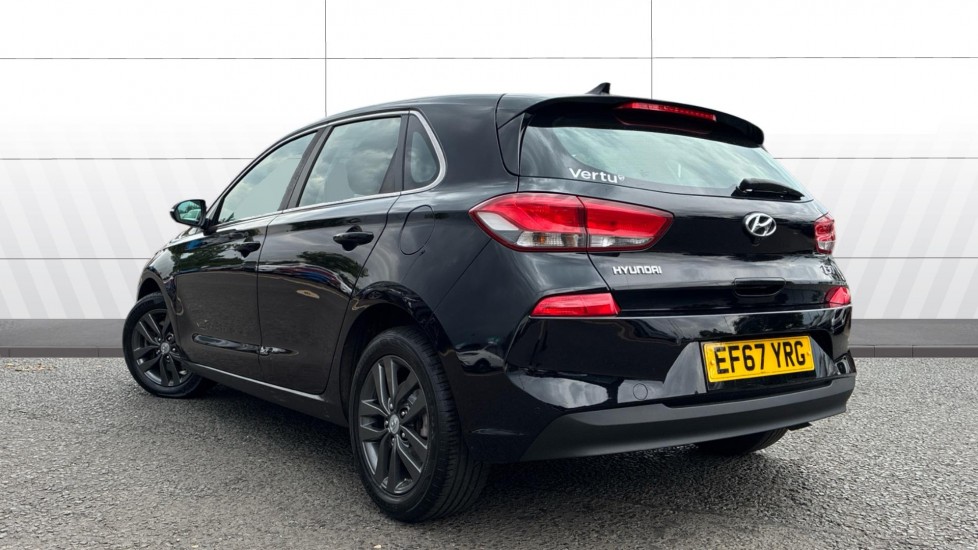 Hyundai i30 1.6 CRDi SE Nav 5dr Diesel Hatchback - Image 2