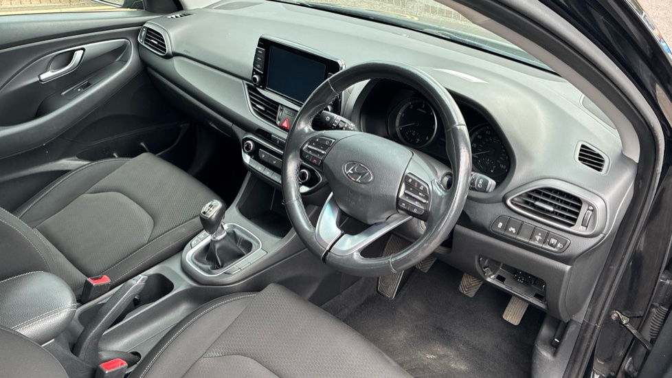Hyundai i30 1.6 CRDi SE Nav 5dr Diesel Hatchback - Image 11