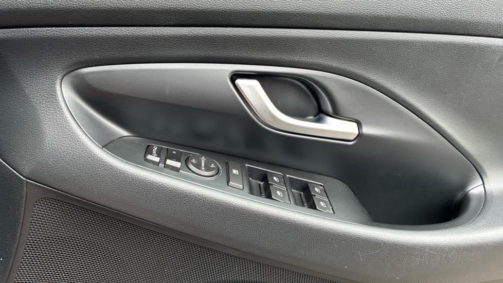 Hyundai i30 1.6 CRDi SE Nav 5dr Diesel Hatchback - Image 35
