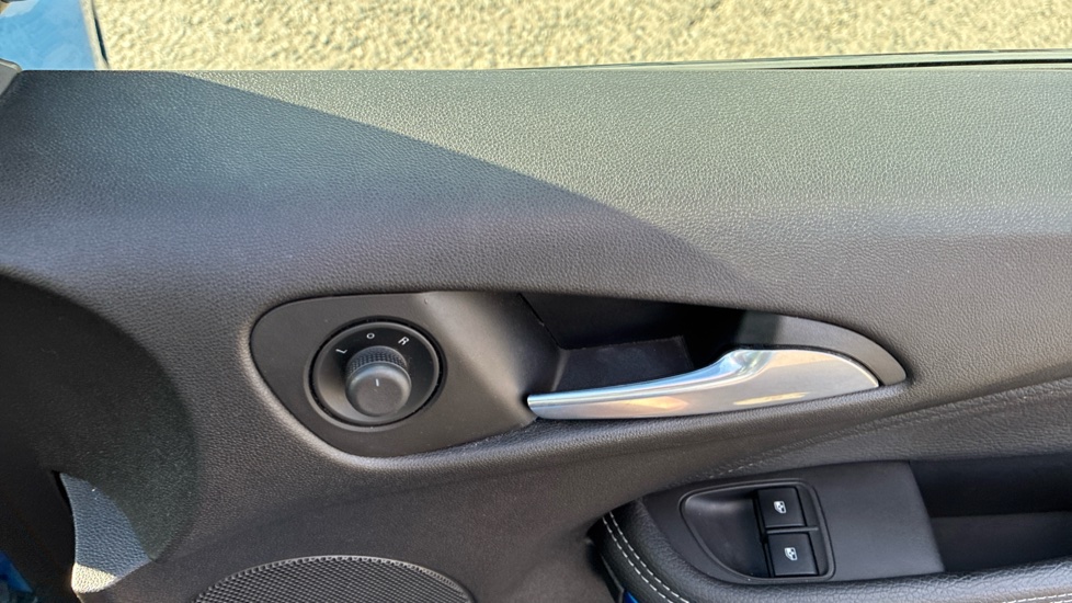 Vauxhall Adam 1.2i Griffin 3dr Petrol Hatchback - Image 40