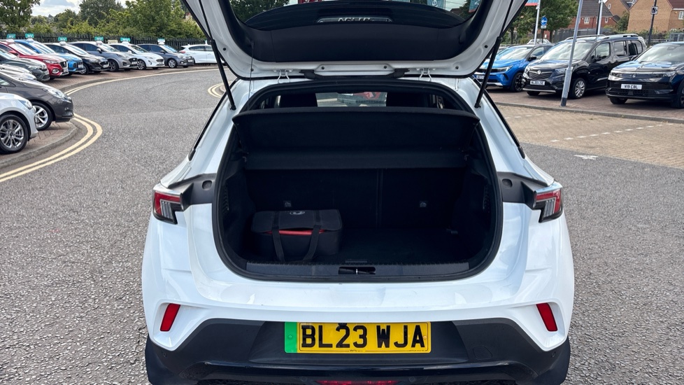 Vauxhall Mokka 100kW Ultimate 50kWh 5dr Auto Electric Hatchback - Image 4